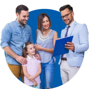 TaFamilia mama, papa niña viendo un contador